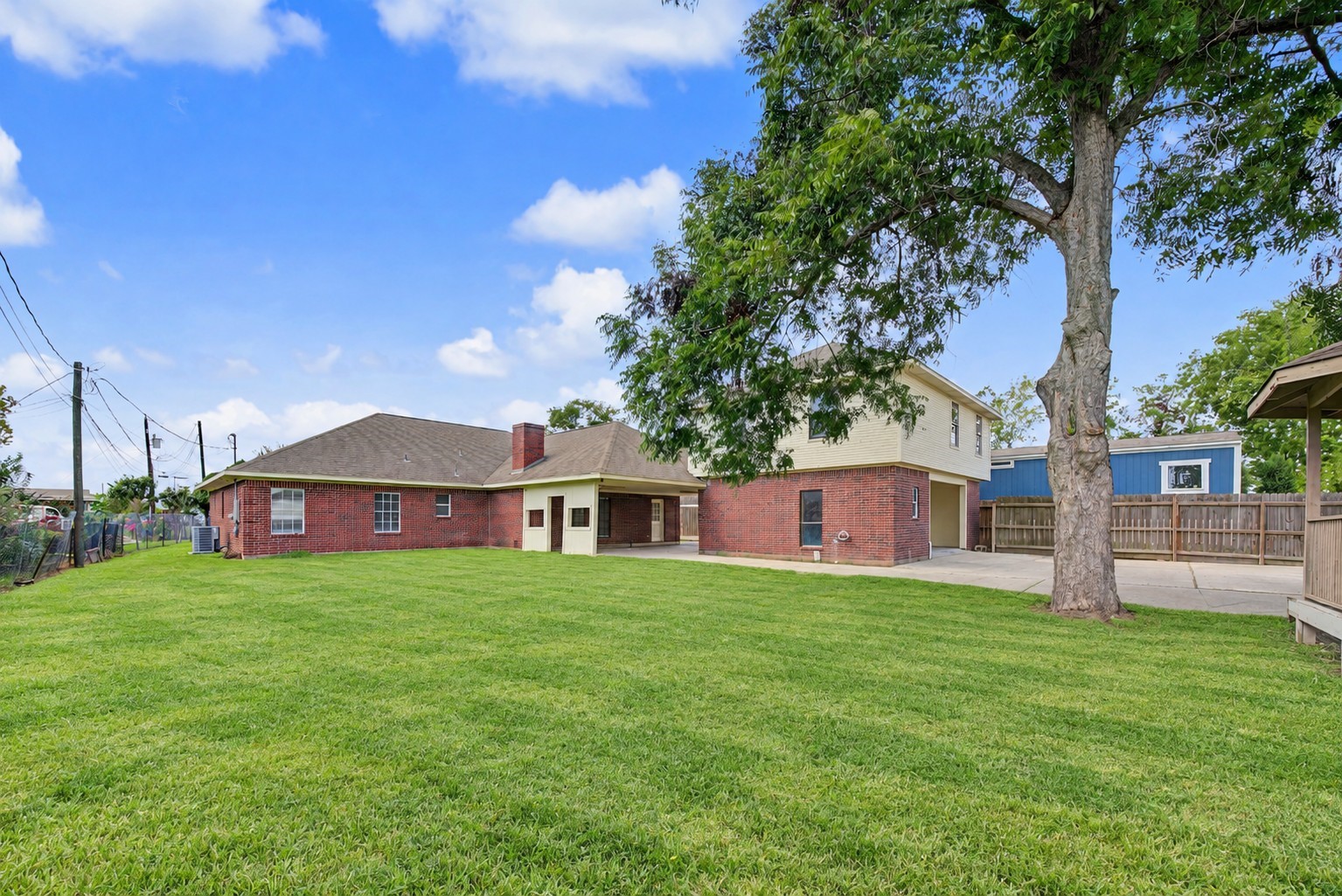 1411 1/2 Guadalupe ST, Stafford, TX 77477