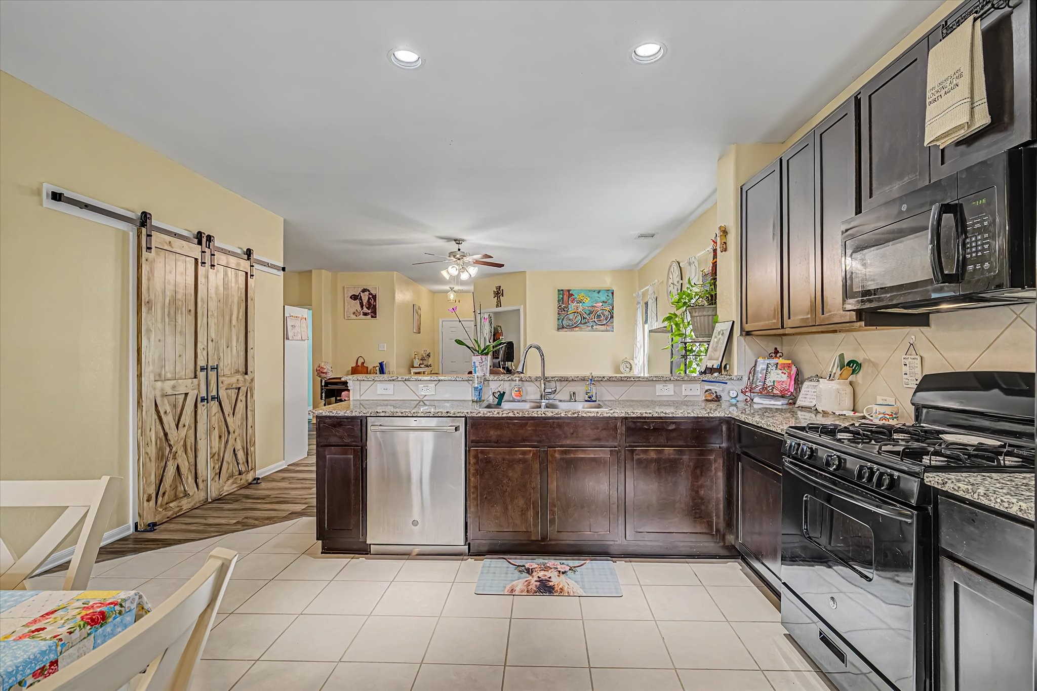 Spacious open concept Kitchen with Granite countertops overlooking the living room. Spacious open concept Kitchen with Granite countertops overlooking the living room.