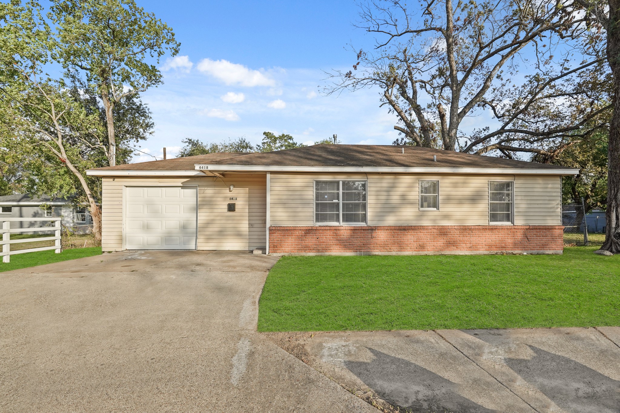 4418 Hirsch Road, Houston, TX 77026 4418 Hirsch Road, Houston, TX 77026