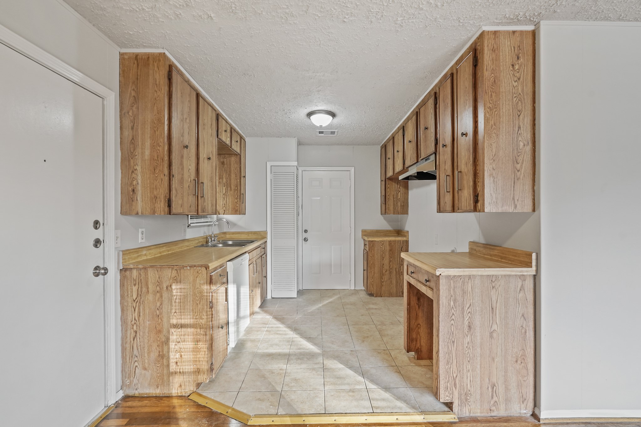 4418 Hirsch Road, Houston, TX 77026 4418 Hirsch Road, Houston, TX 77026