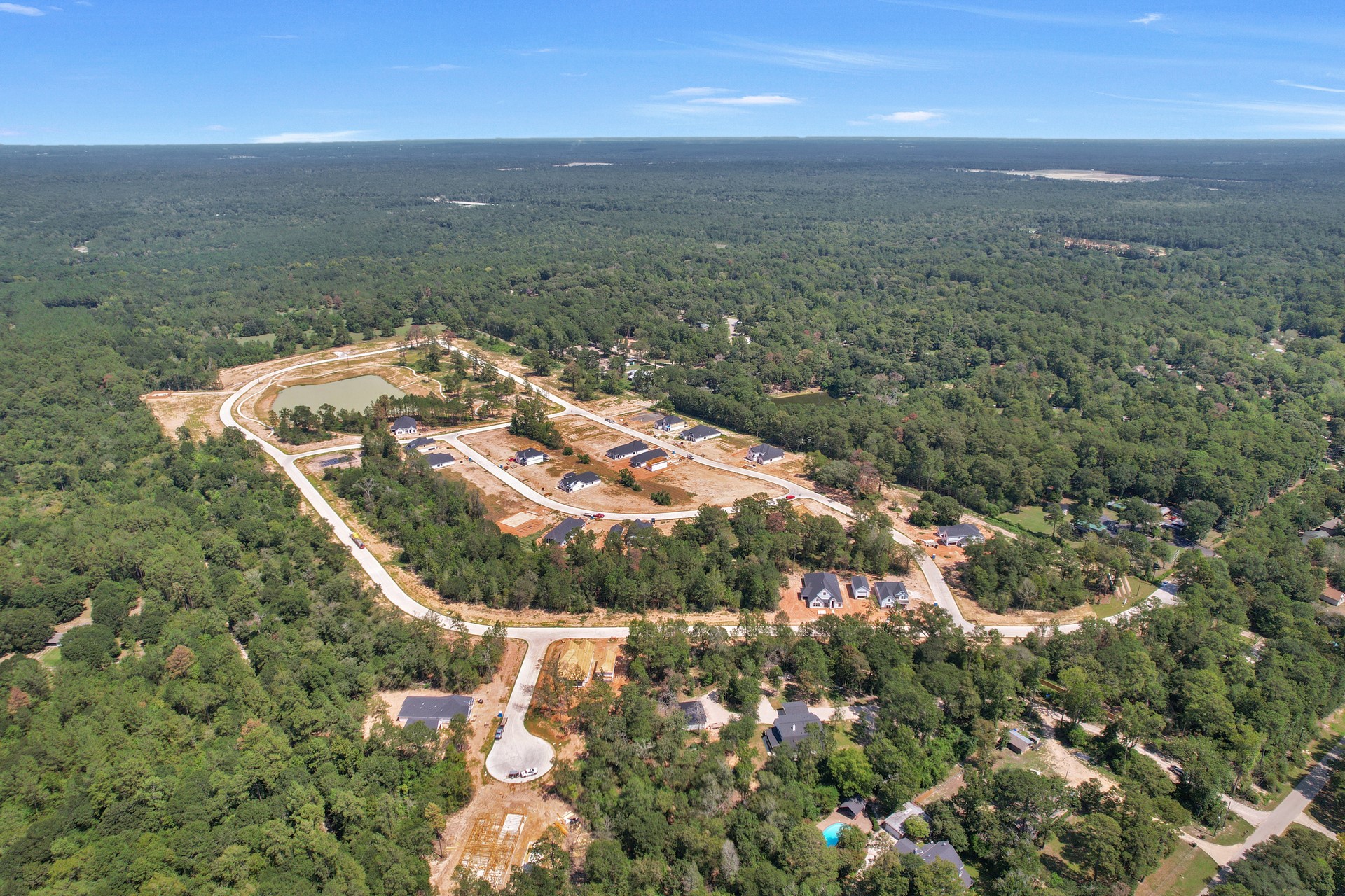 The community offers quick access to HWY 249 and the Grand Parkway, placing it near downtown Magnolia, The Woodlands, and Conroe.