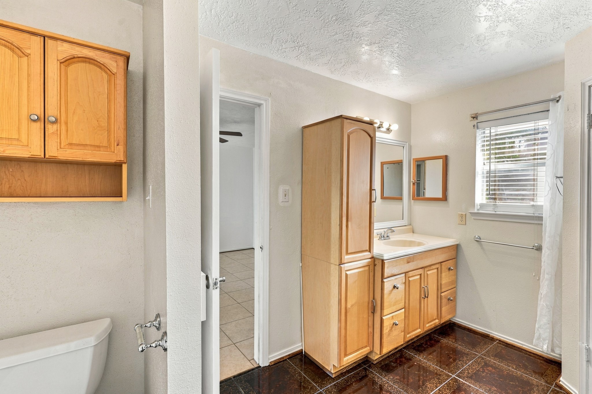 2202 W Greens Road, Houston, TX 77067