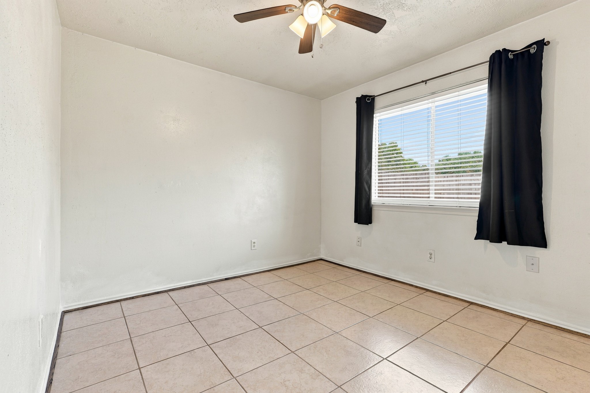 2202 W Greens Road, Houston, TX 77067