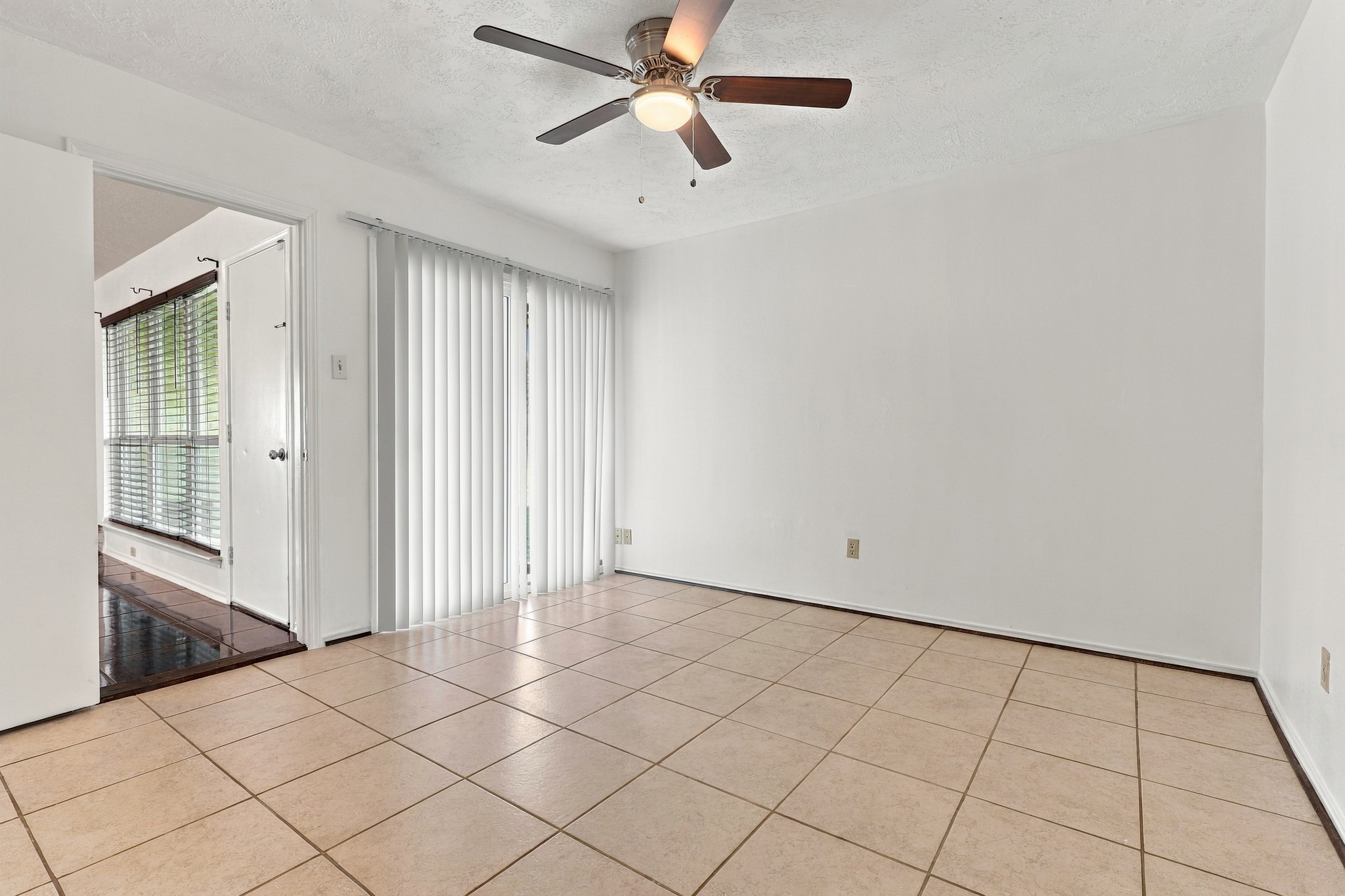 2202 W Greens Road, Houston, TX 77067