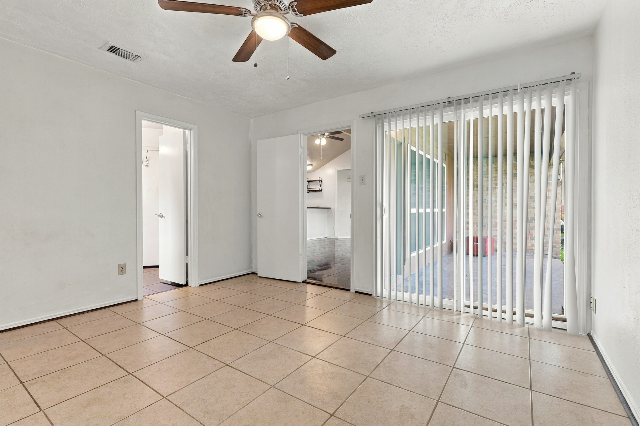 2202 W Greens Road, Houston, TX 77067