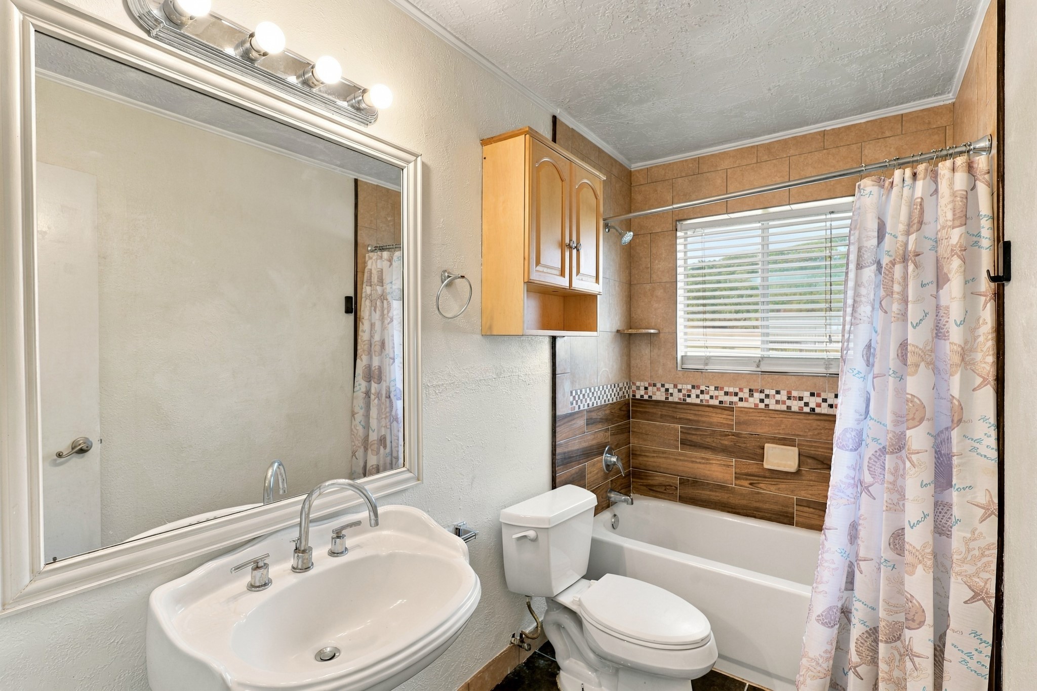 2202 W Greens Road, Houston, TX 77067