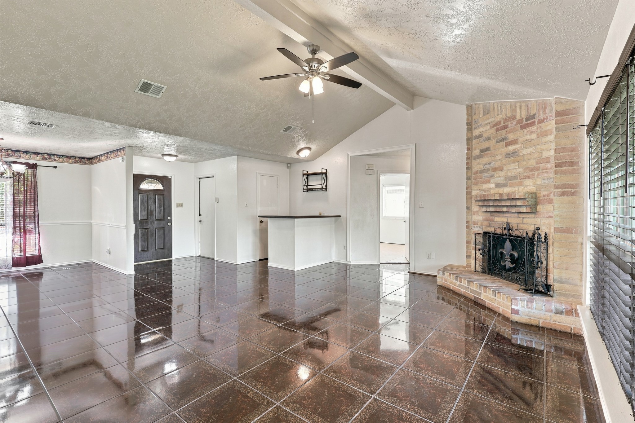 2202 W Greens Road, Houston, TX 77067