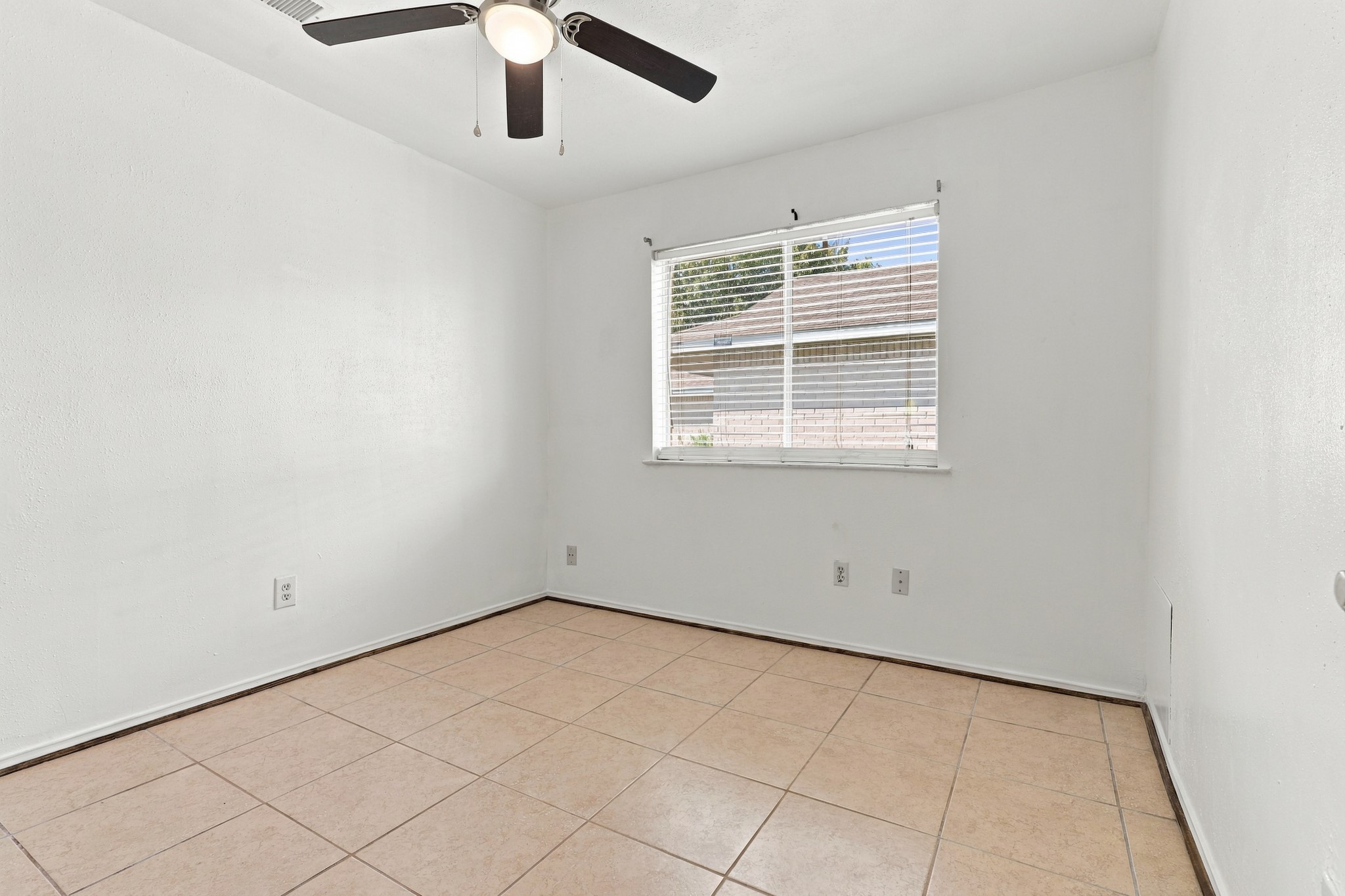 2202 W Greens Road, Houston, TX 77067