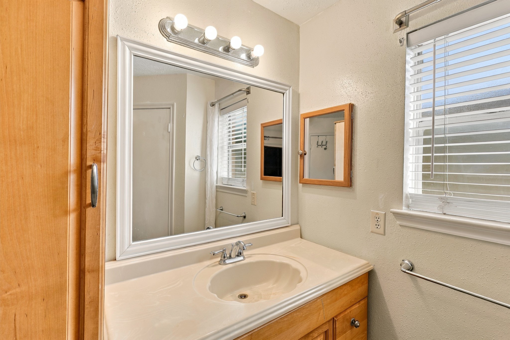 2202 W Greens Road, Houston, TX 77067