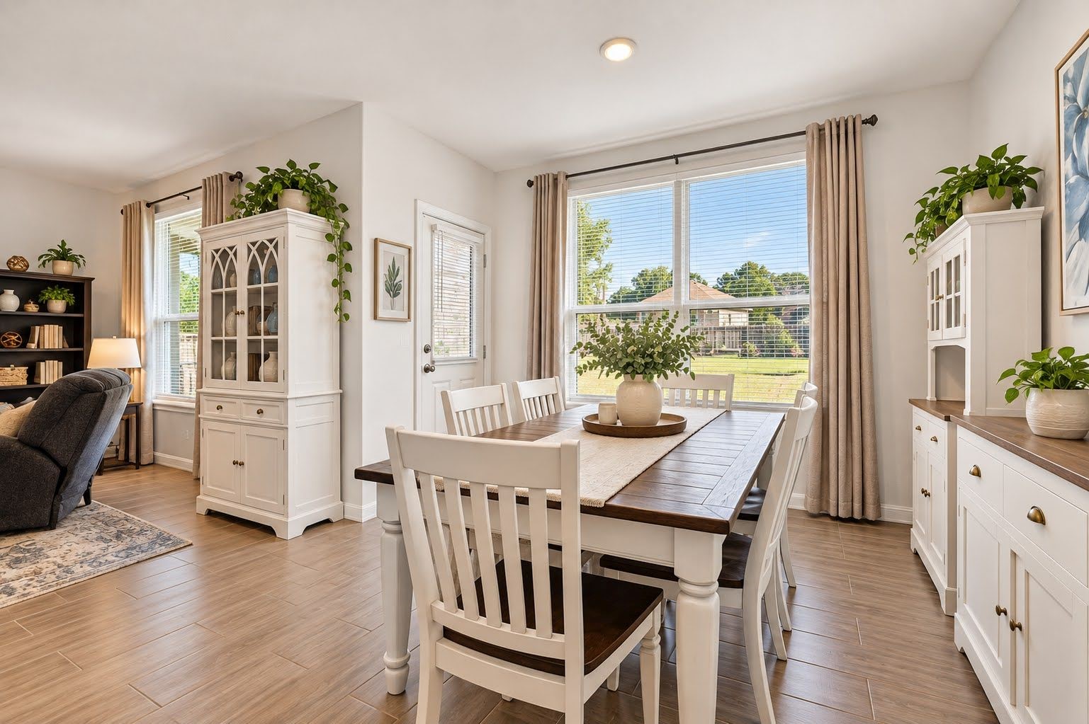 Breakfast area and living room look out onto large private yard. Breakfast area and living room look out onto large private yard.