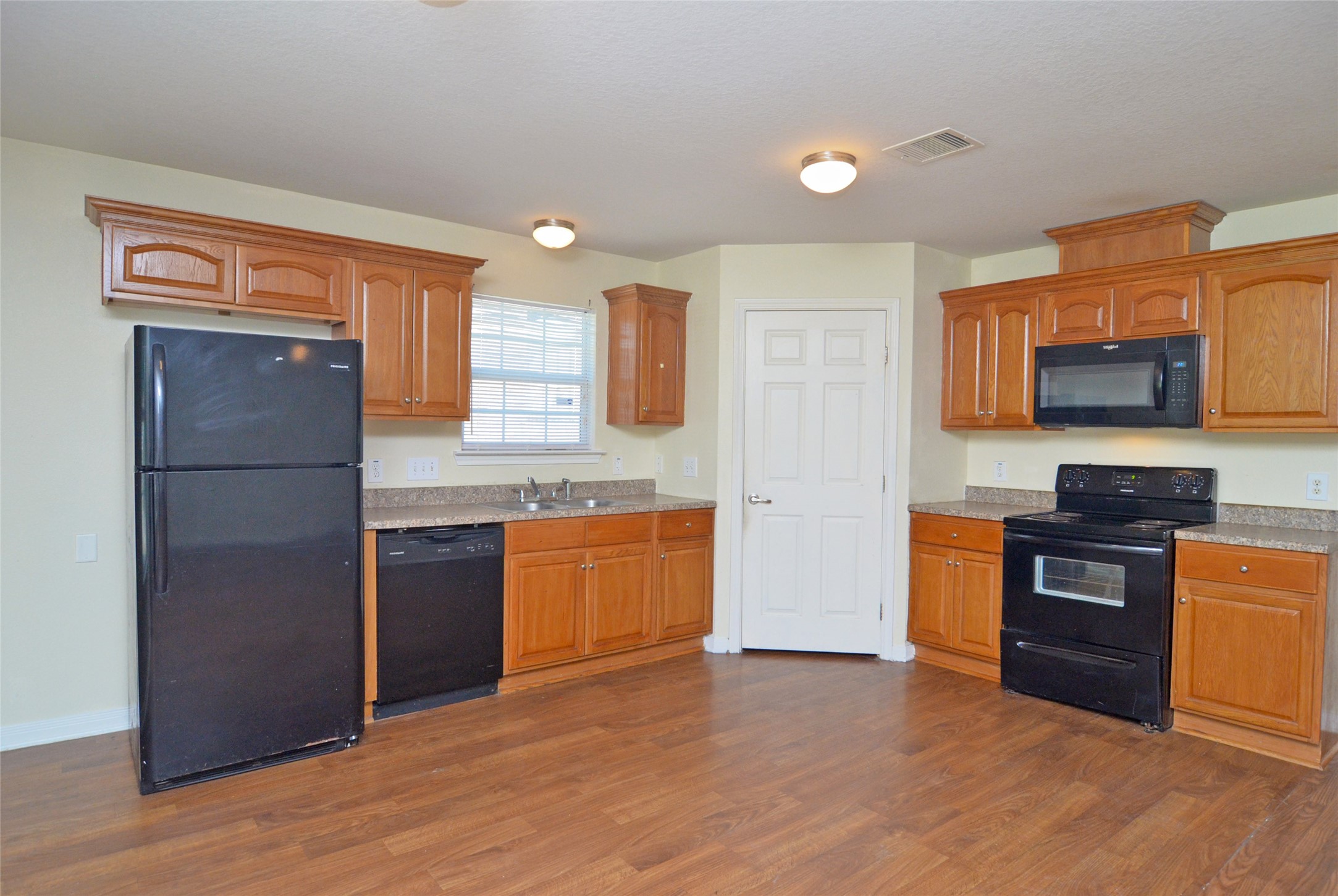 6225 Dickson Avenue, Texas City, TX 77591