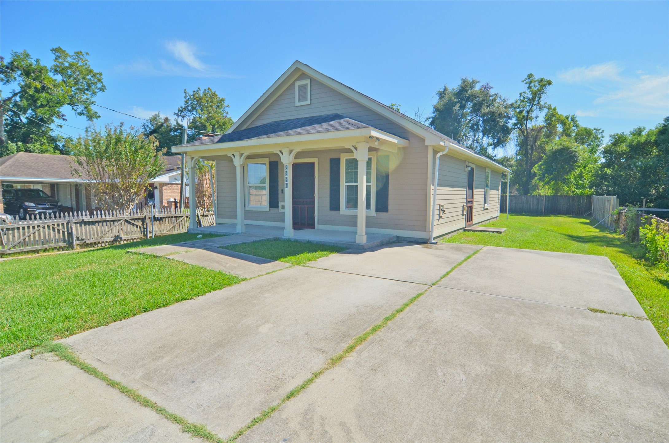 6225 Dickson Avenue, Texas City, TX 77591