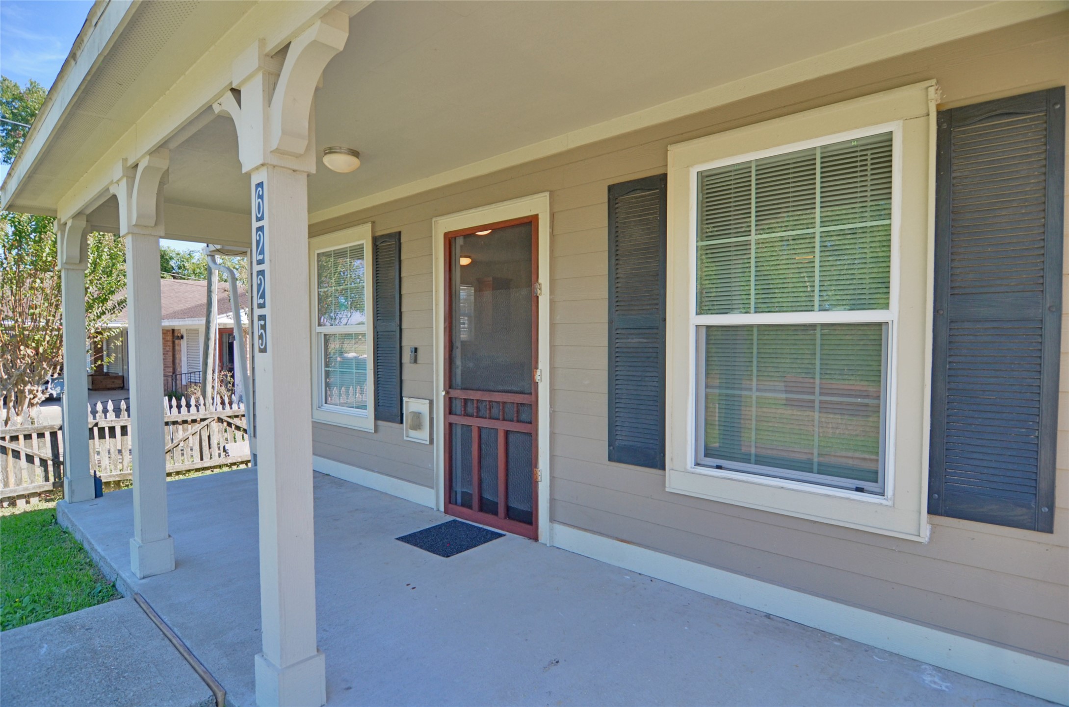 6225 Dickson Avenue, Texas City, TX 77591