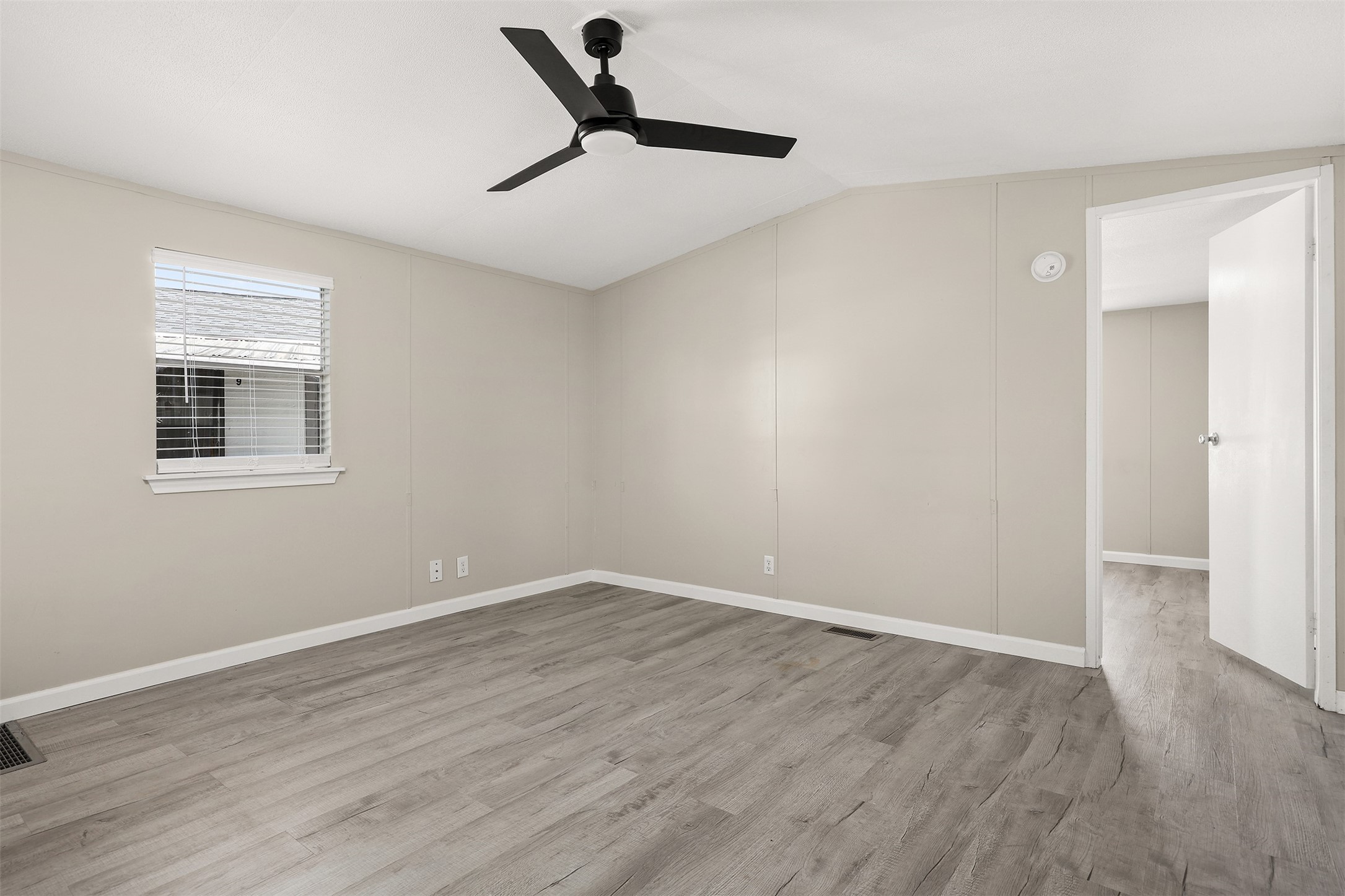 2222 N Austin Avenue, #7, Pearland, TX 77581 2222 N Austin Avenue, #7, Pearland, TX 77581