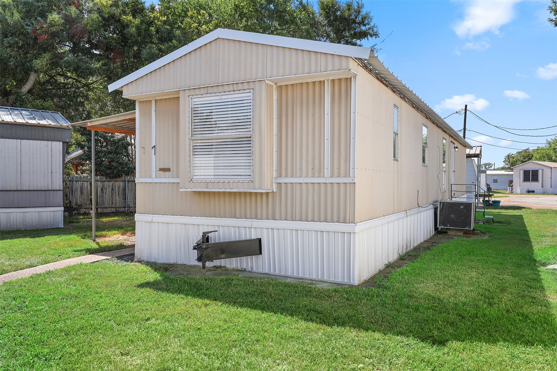 2222 N Austin Avenue, #7, Pearland, TX 77581 2222 N Austin Avenue, #7, Pearland, TX 77581