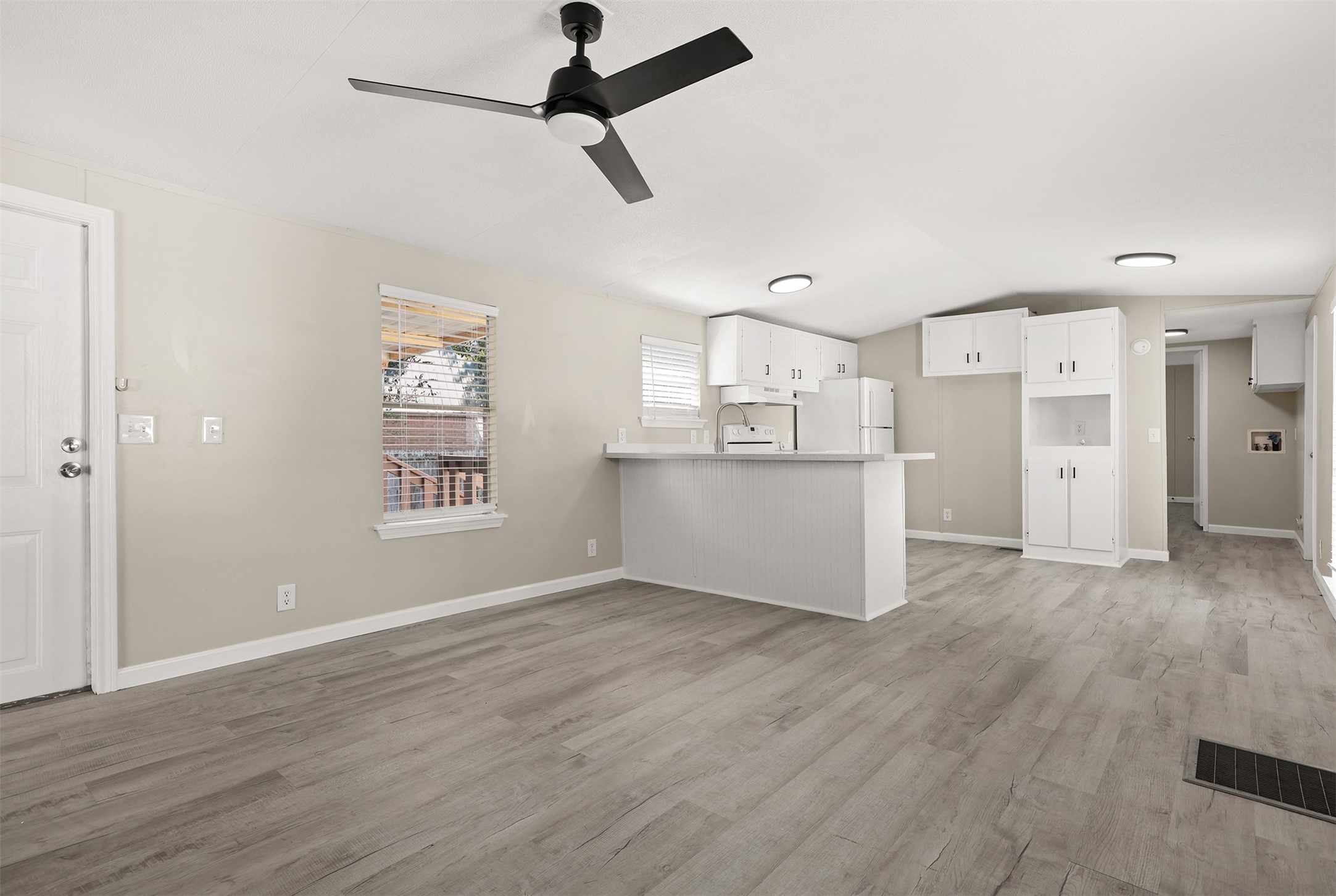 2222 N Austin Avenue, #7, Pearland, TX 77581 2222 N Austin Avenue, #7, Pearland, TX 77581