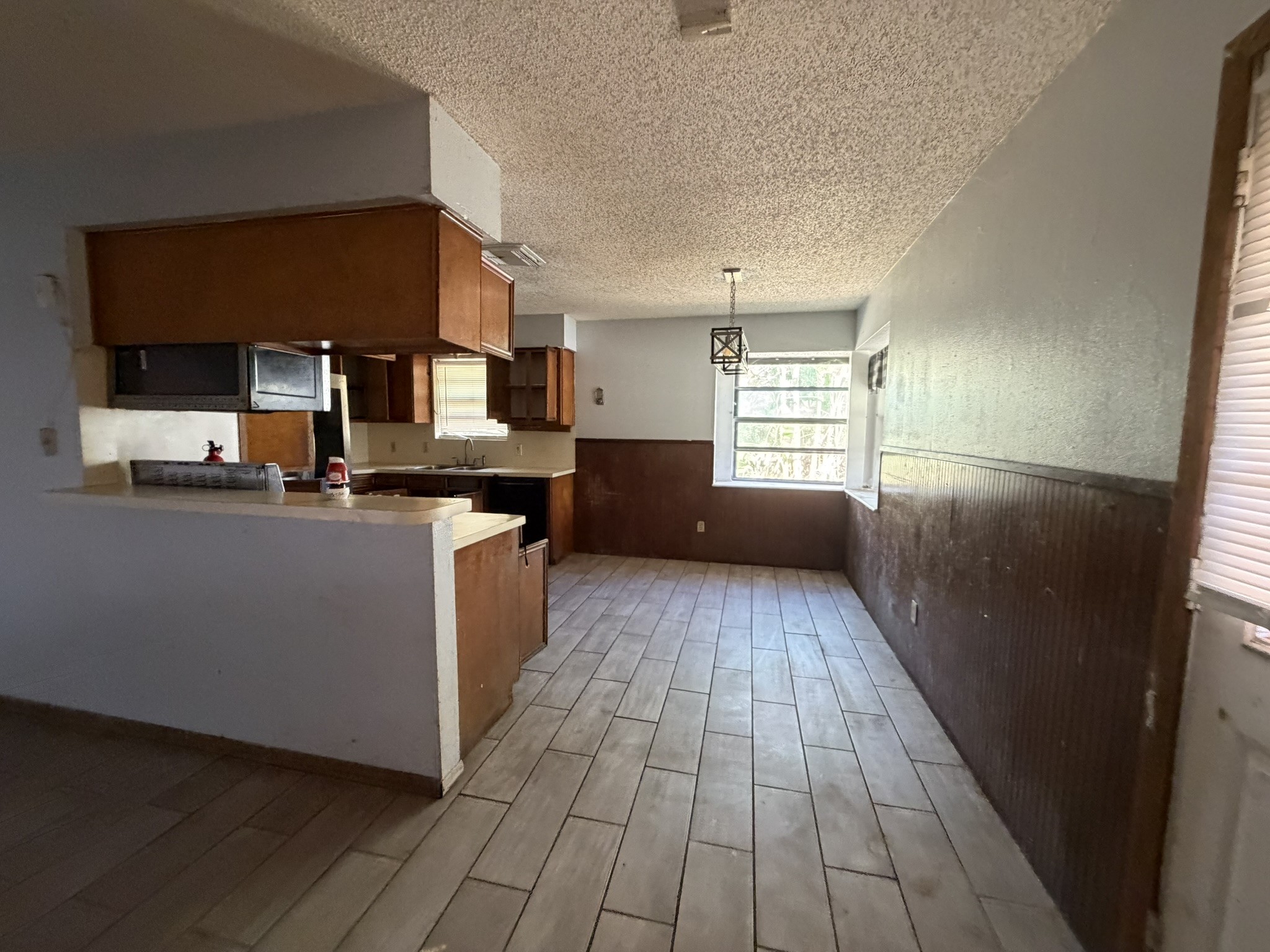 606 Tall Timber Drive, West Columbia, TX 77486