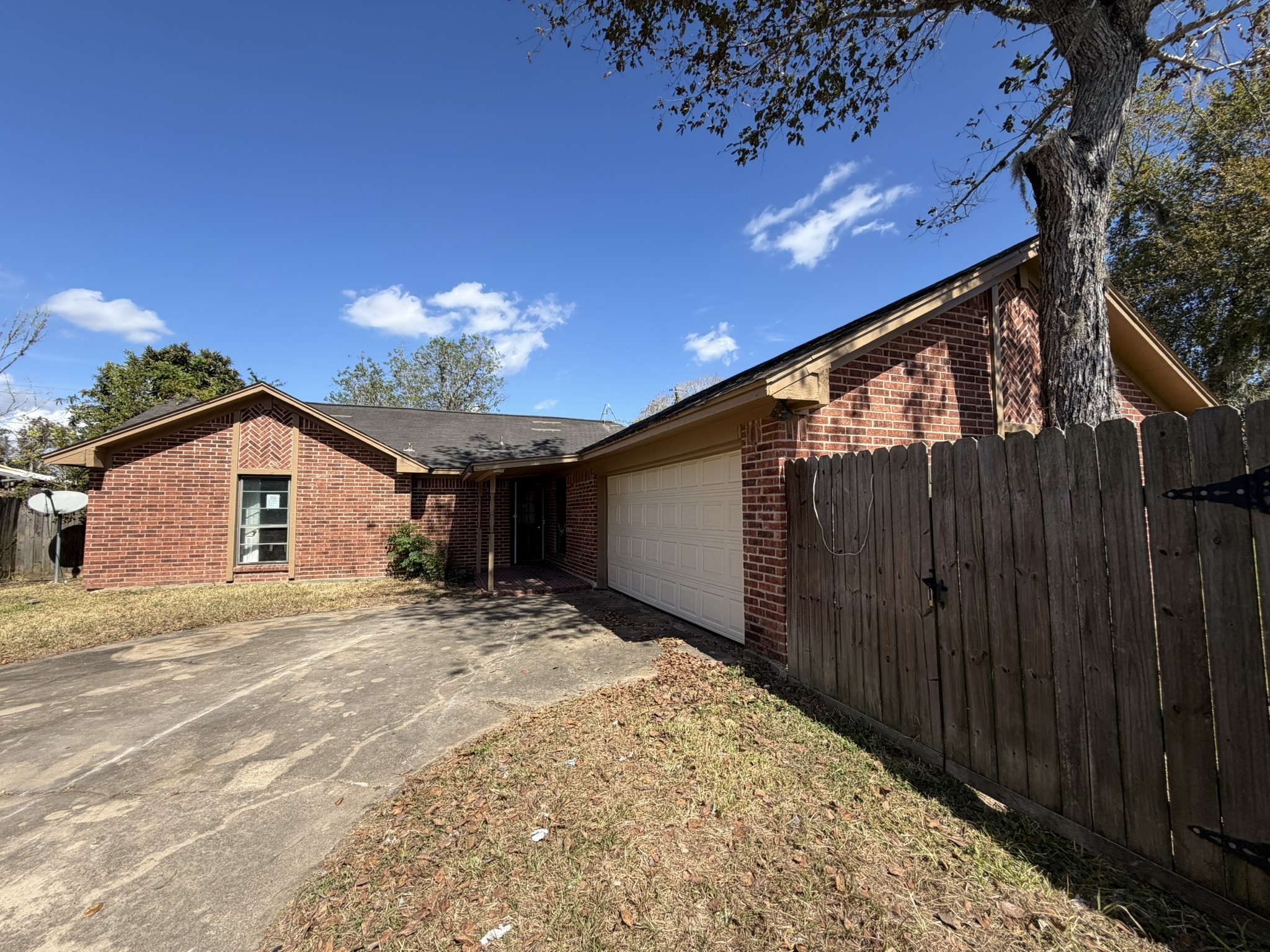 606 Tall Timber Drive, West Columbia, TX 77486