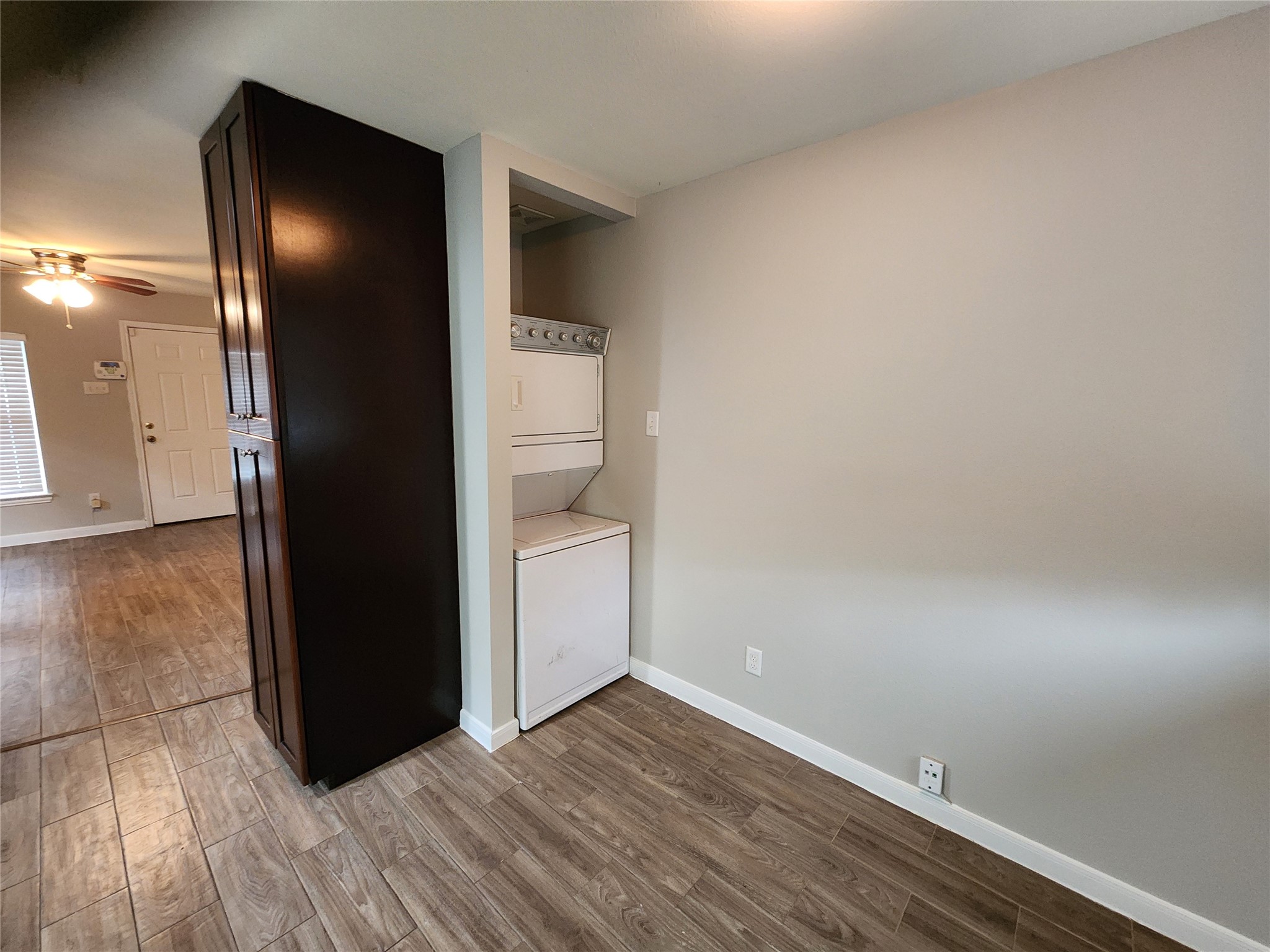 Breakfast room with washer/dryer