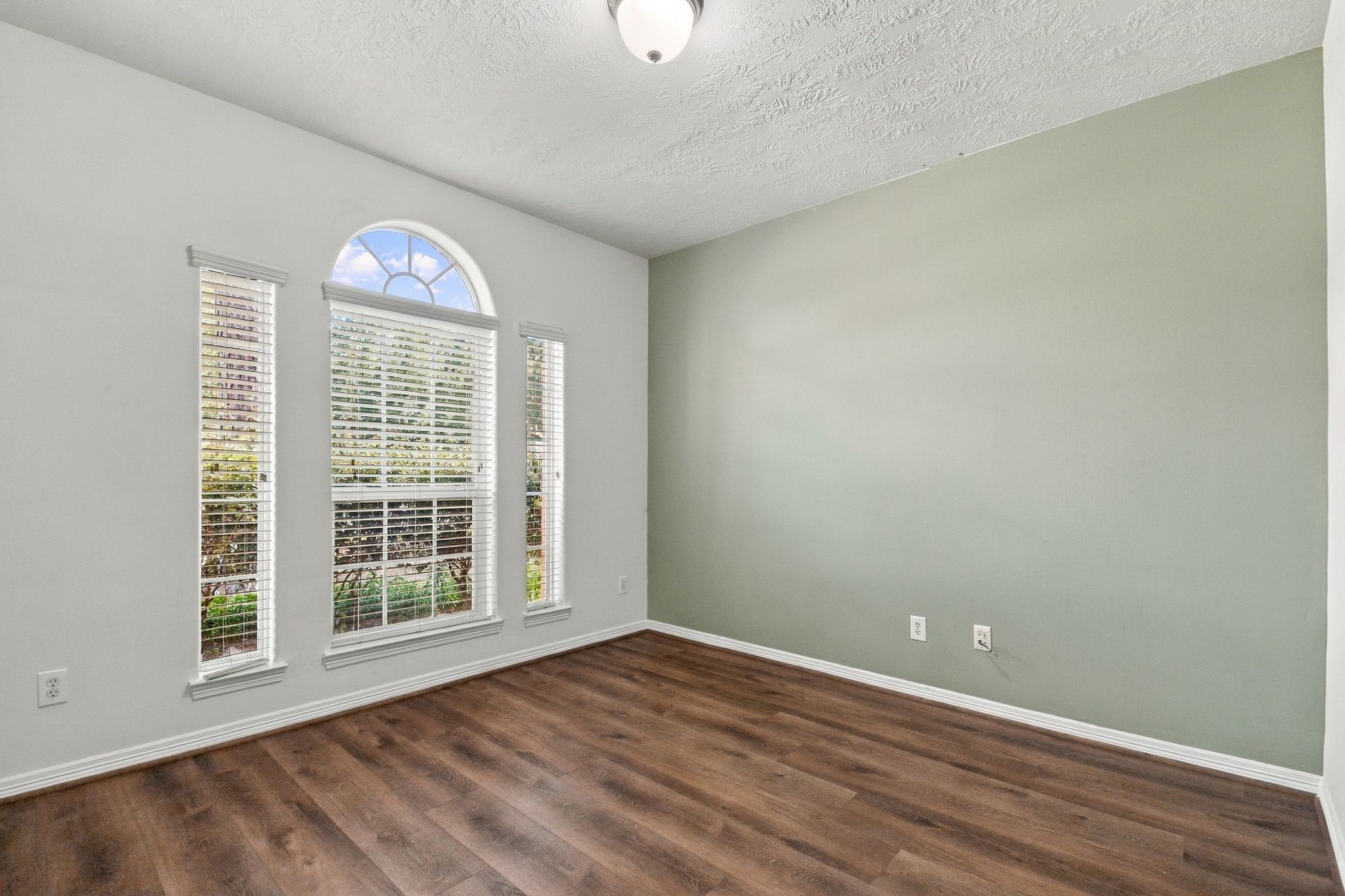 4906 Canterbury Way, Houston, TX 77069