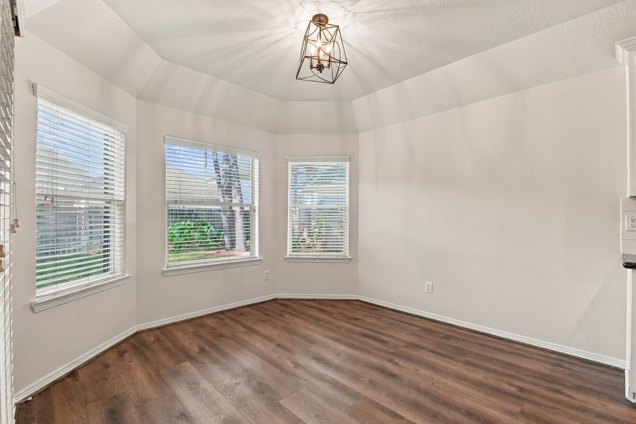 4906 Canterbury Way, Houston, TX 77069