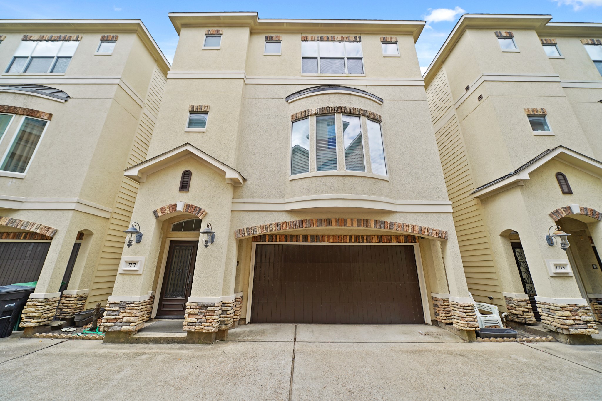 1717 Francis Street is a BEAUTIFUL 3-story home that offers 2,356 sqft of living space, 3 bedrooms, nd 3.5 bathrooms.