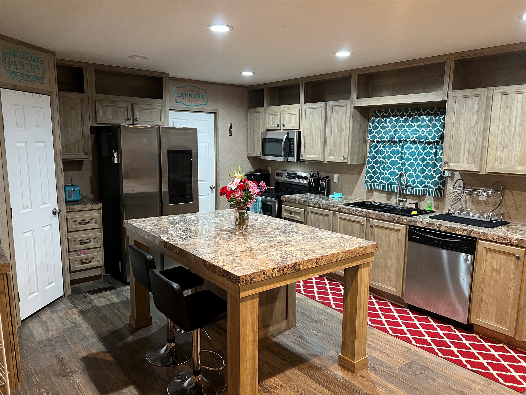 13036 Annette Road, Angleton, TX 77515 13036 Annette Road, Angleton, TX 77515