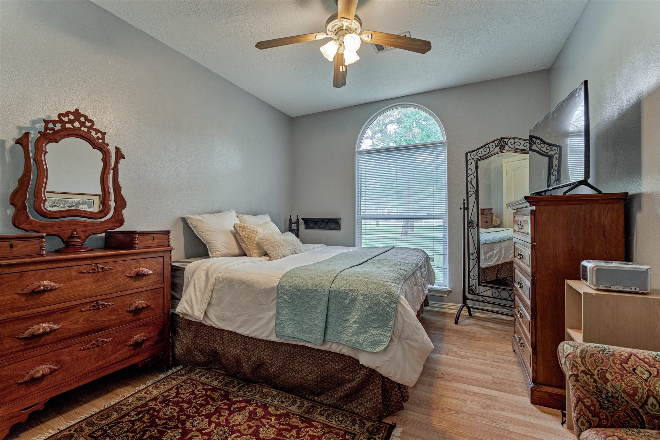 Secondary bedroom