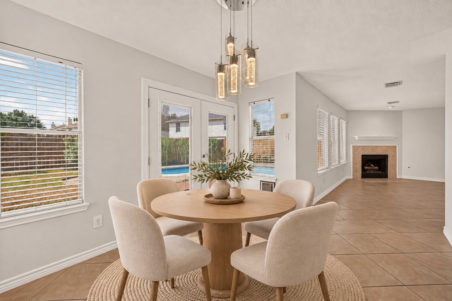 Bright breakfast area overlooking the pool, with direct access to the patio. Virtually staged.