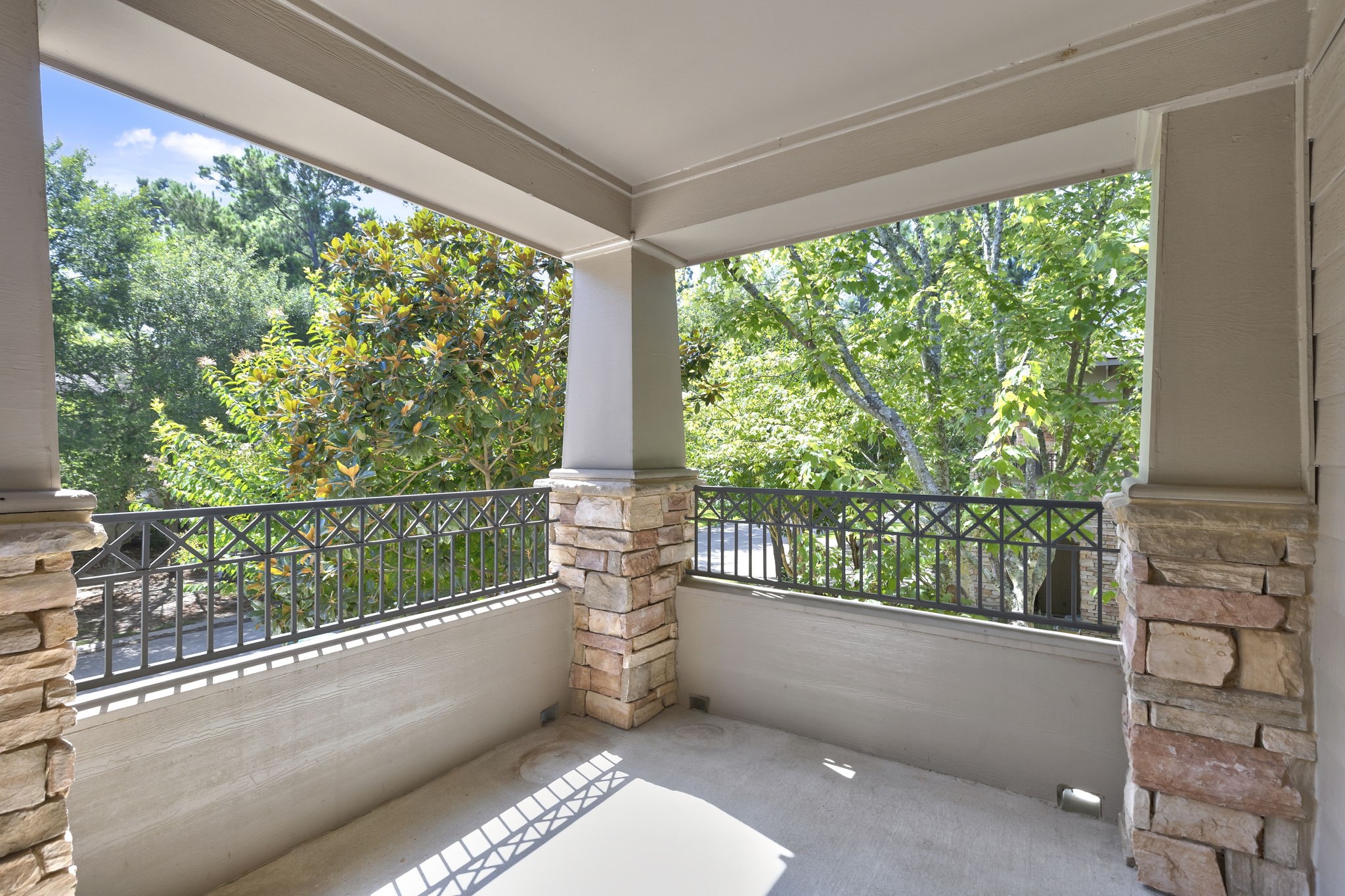 Beautiful outdoor patio with a view!