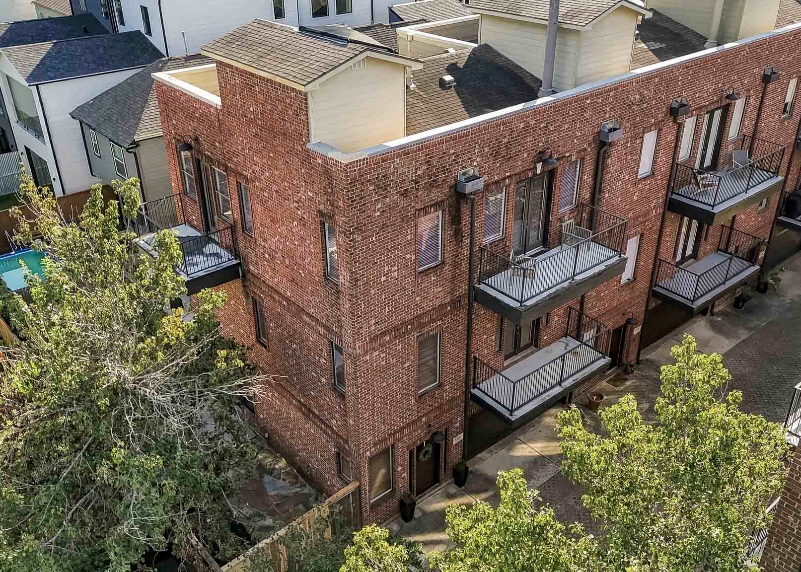 Discover sophisticated urban living in the heart of Rice Military. This distinguished all-brick, four-level townhome offers an exceptional blend of architectural appeal and metropolitan convenience, just minutes from Downtown Houston, the vibrant dining and nightlife along Washington Avenue and the scenic trails, parks and waterfront green spaces of Buffalo Bayou and Memorial Park. Experience the best of Houstons dynamic urban lifestyle with premier destinations just moments from your doorstep. Discover sophisticated urban living in the heart of Rice Military. This distinguished all-brick, four-level townhome offers an exceptional blend of architectural appeal and metropolitan convenience, just minutes from Downtown Houston, the vibrant dining and nightlife along Washington Avenue and the scenic trails, parks and waterfront green spaces of Buffalo Bayou and Memorial Park. Experience the best of Houstons dynamic urban lifestyle with premier destinations just moments from your doorstep.