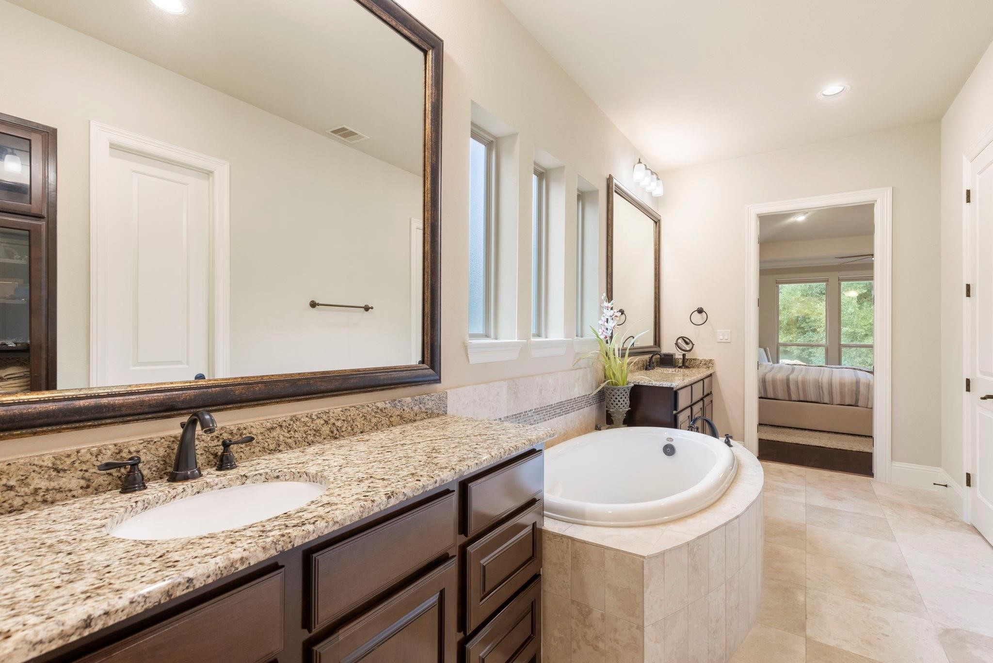 39 Pondera Point Dr, Tomball, TX 77375