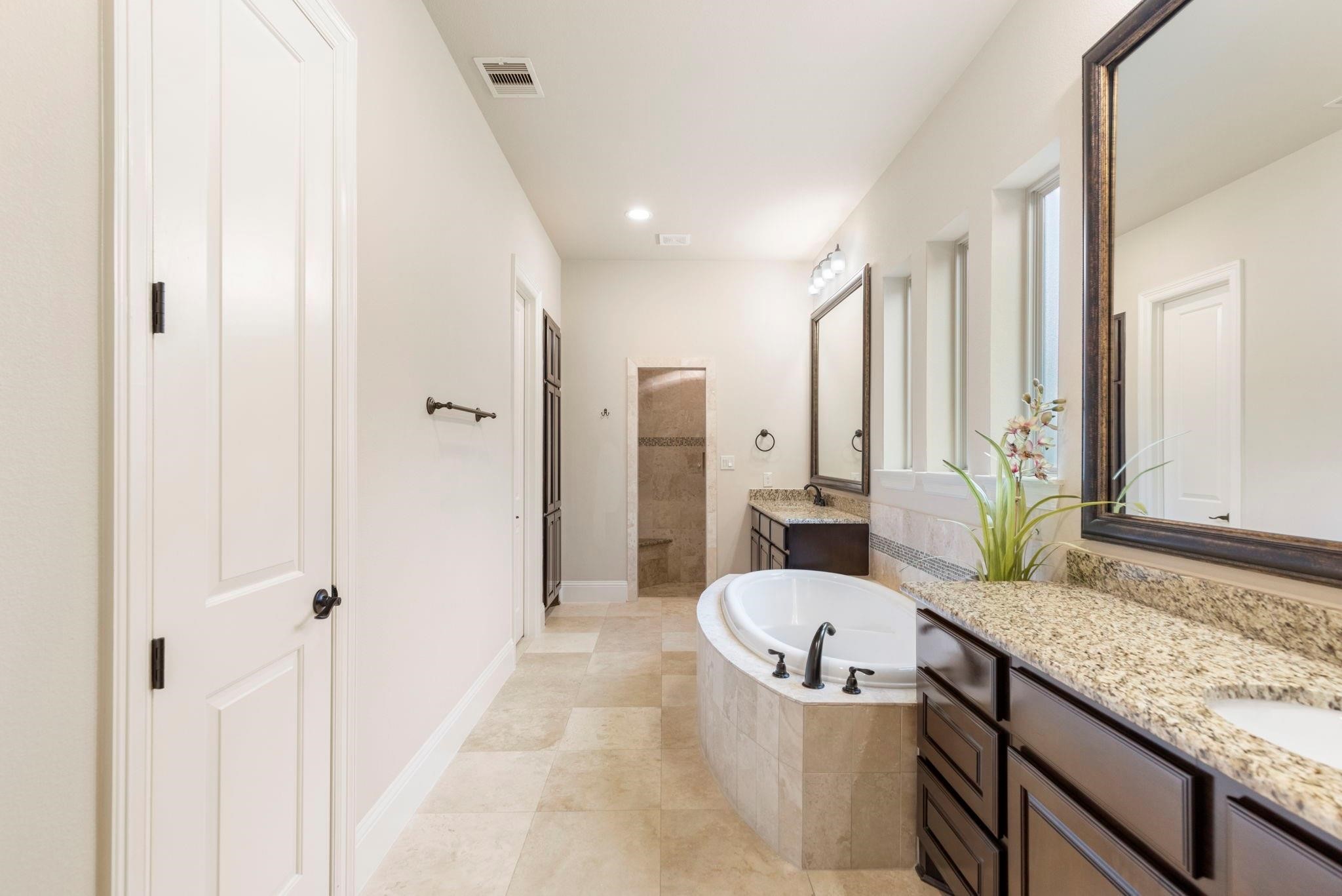 39 Pondera Point Dr, Tomball, TX 77375
