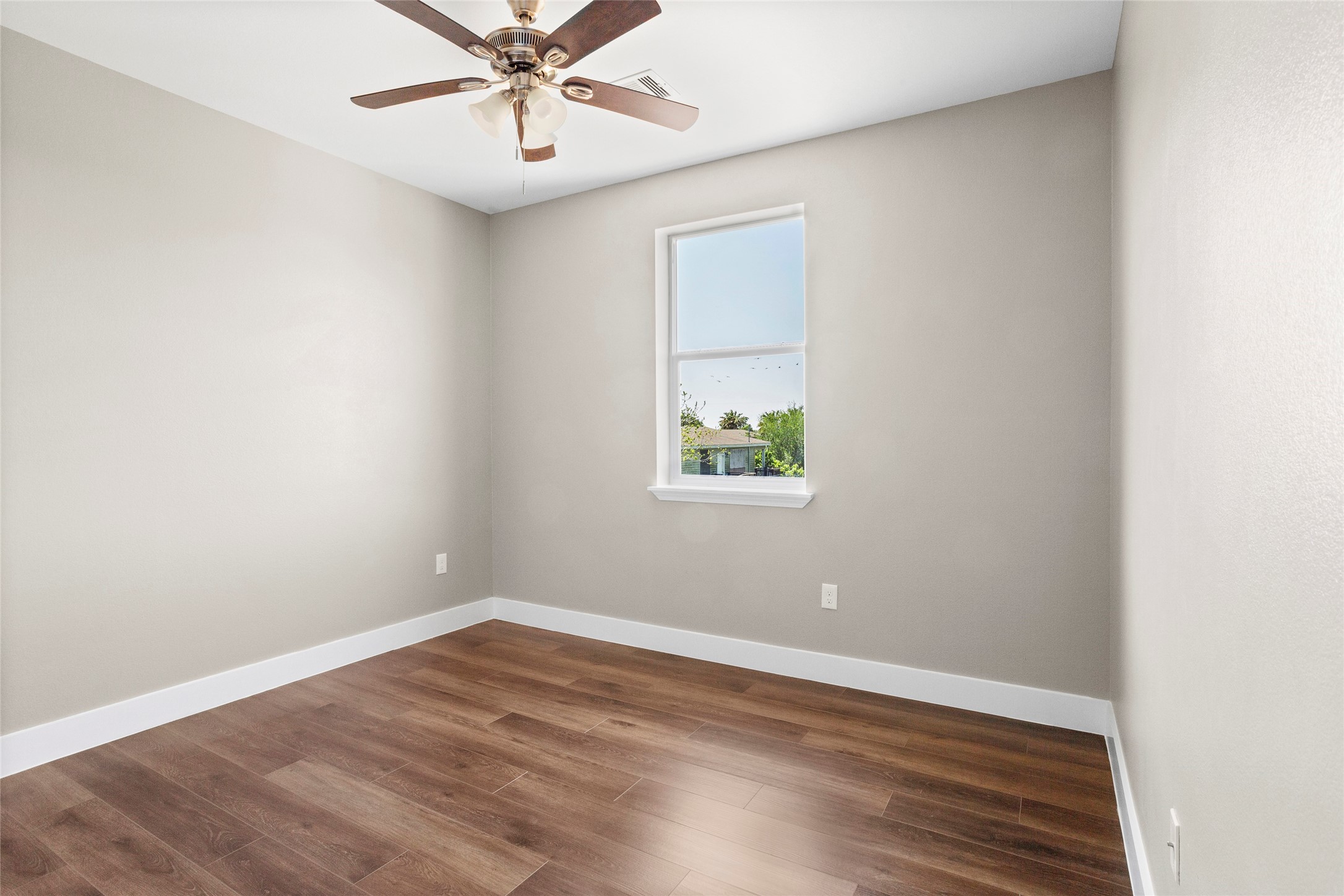 1226 9th St, San Leon, TX 77539