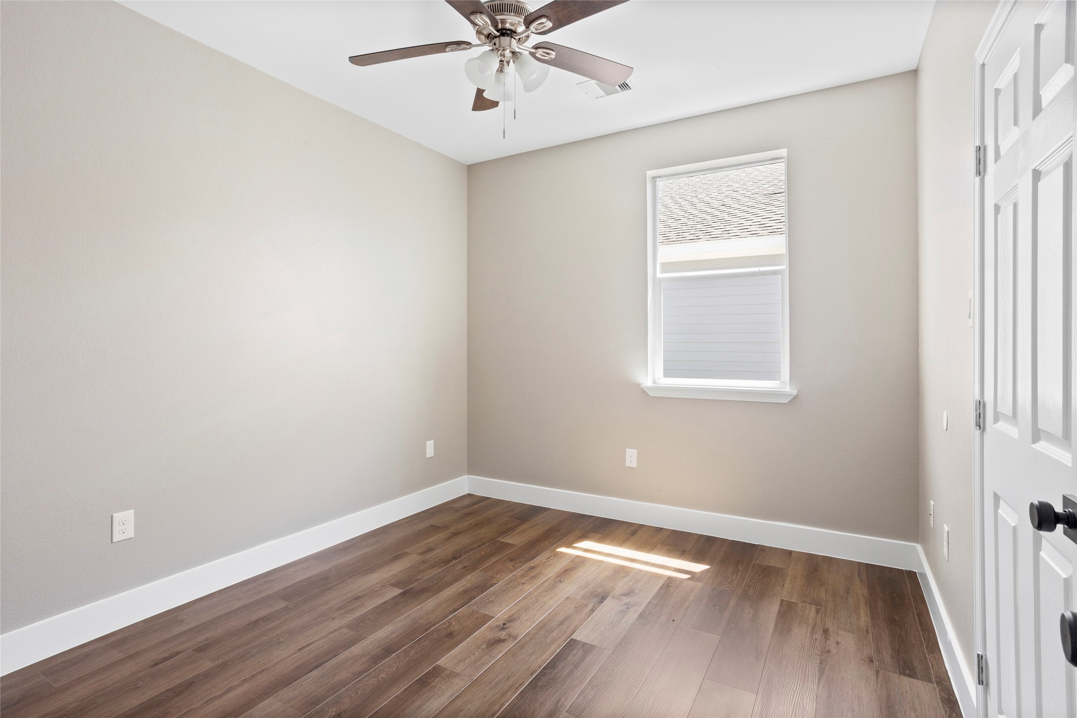 1226 9th St, San Leon, TX 77539