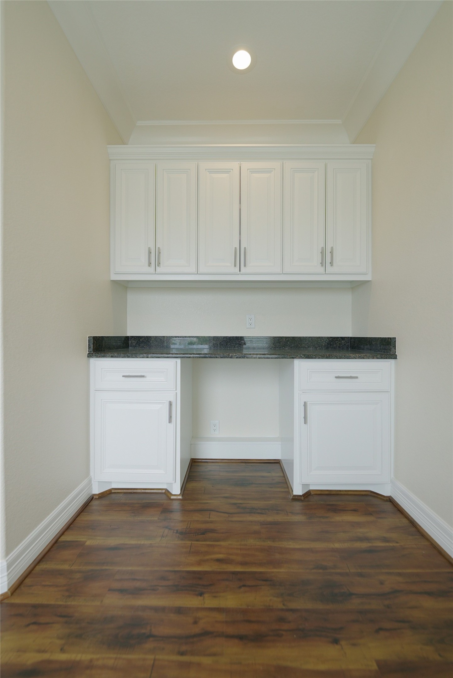 Stylish top-level study nook, perfect for work or creativity. Currently tenant occupied.