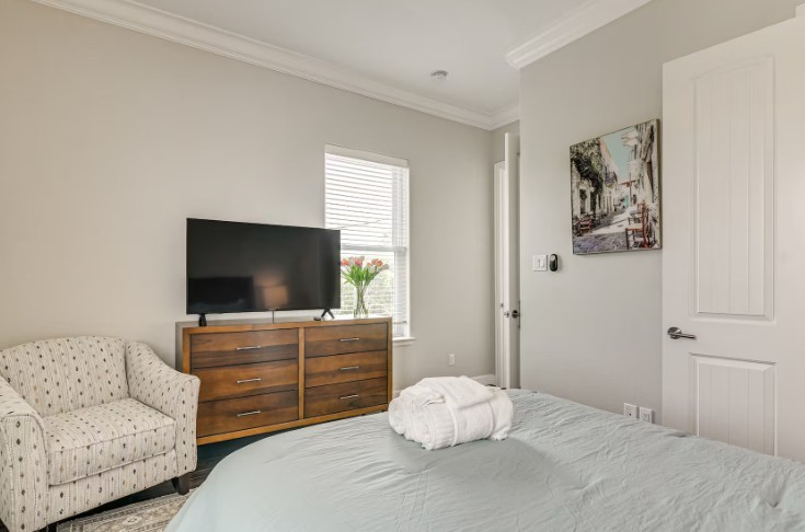 Charming guest bedroom, fully furnished and ready for comfort and relaxation.
