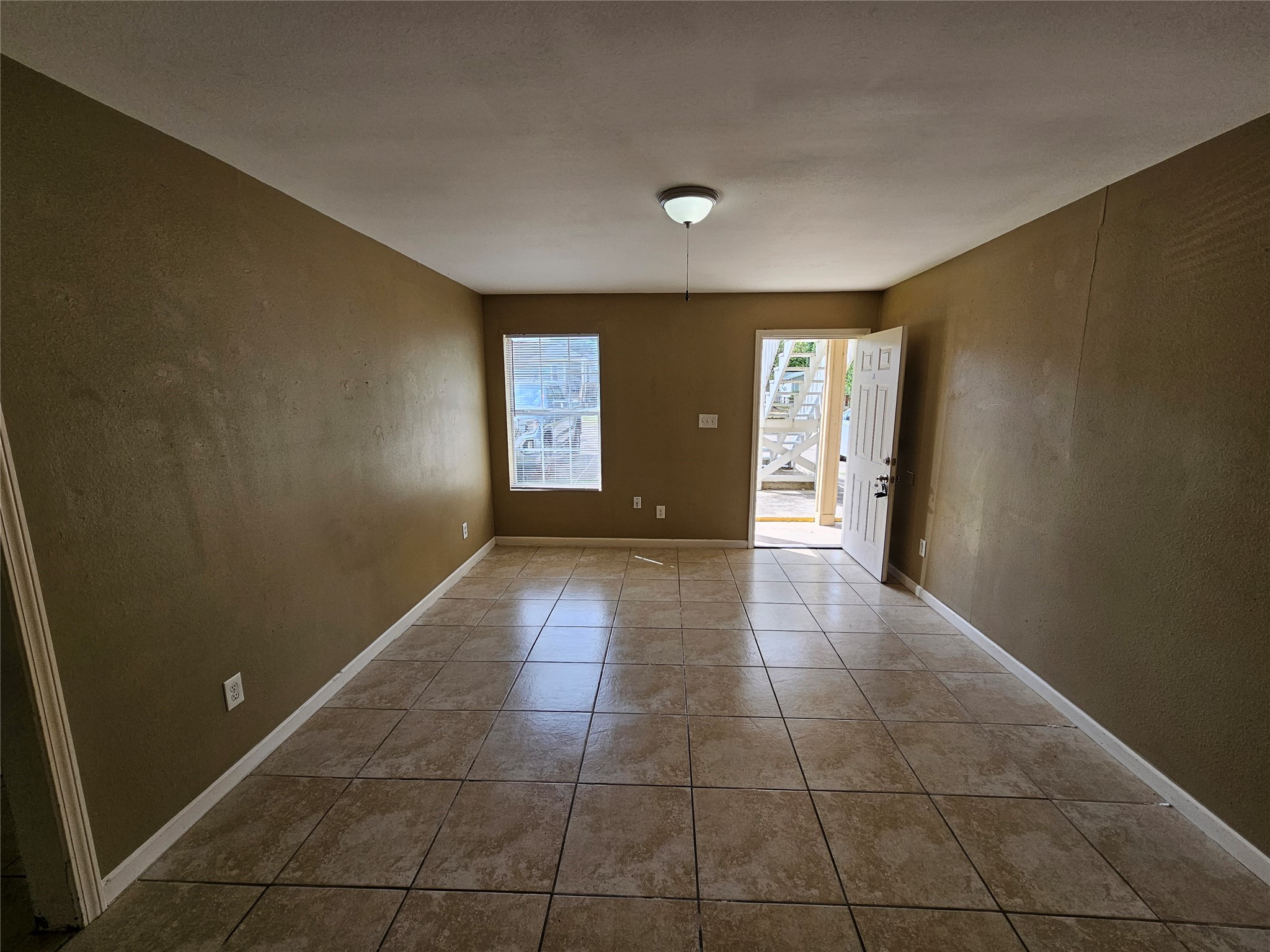1502 Unit A dining/living room