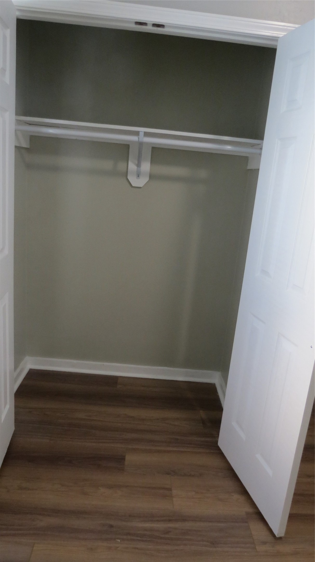 CLOSET PRIMARY BEDROOM