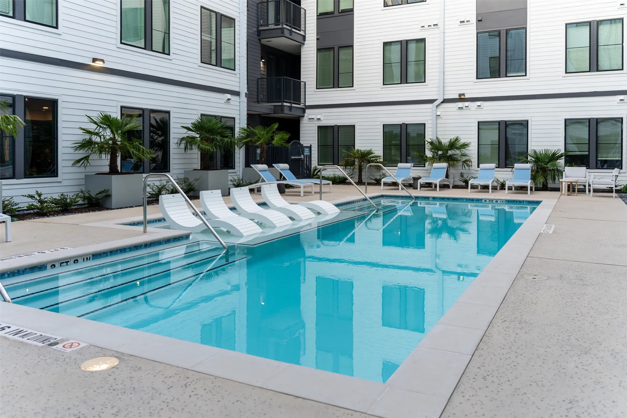 1690 North Loop, #222, Houston, TX 77009