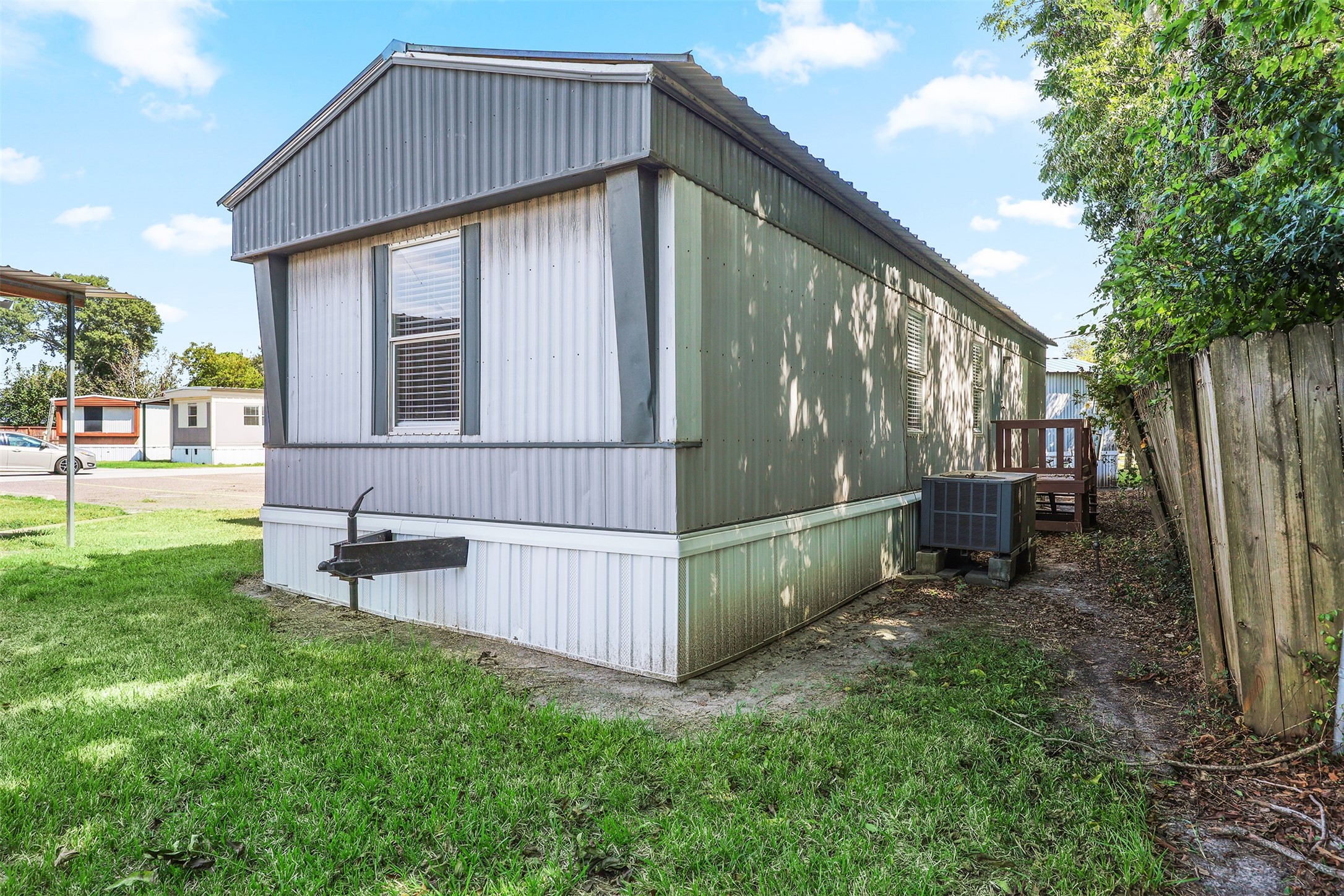2222 N Austin Avenue, #5, Pearland, TX 77581 2222 N Austin Avenue, #5, Pearland, TX 77581