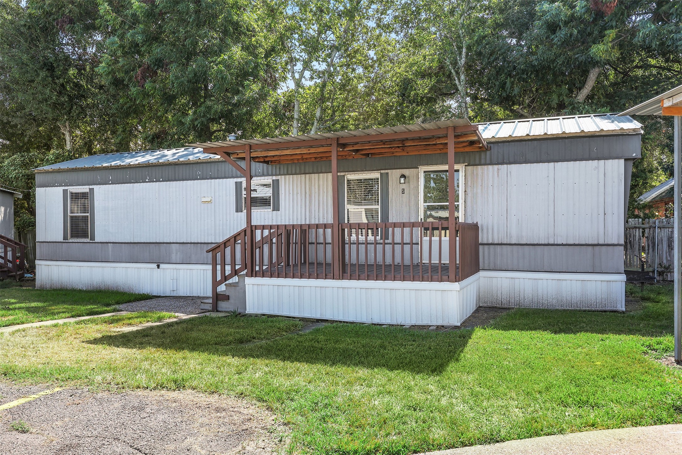 2222 N Austin Avenue, #5, Pearland, TX 77581 2222 N Austin Avenue, #5, Pearland, TX 77581