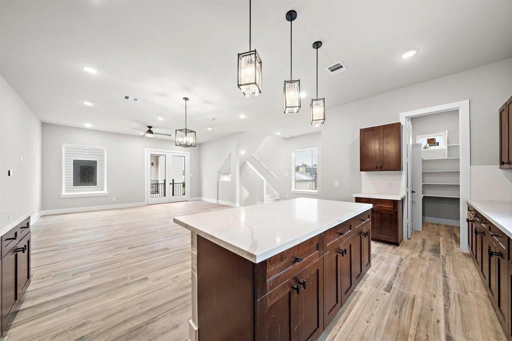 228 W 28th Street, Houston, TX 77008