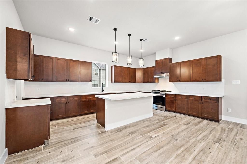228 W 28th Street, Houston, TX 77008