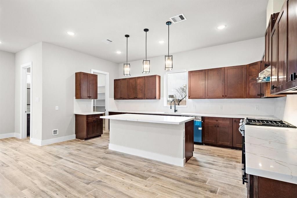 228 W 28th Street, Houston, TX 77008