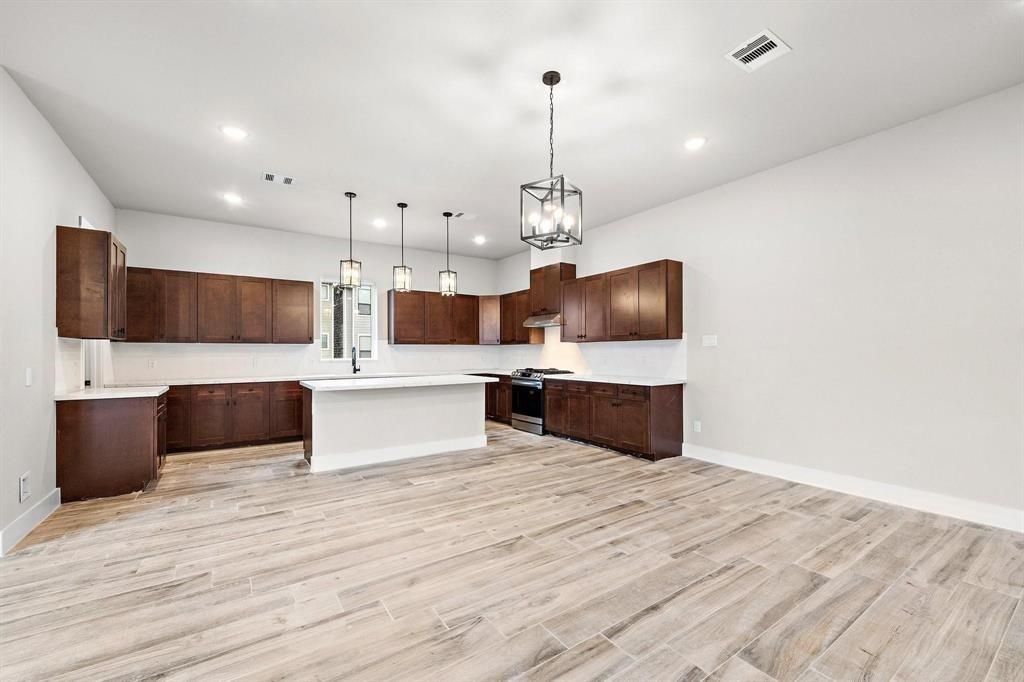 228 W 28th Street, Houston, TX 77008