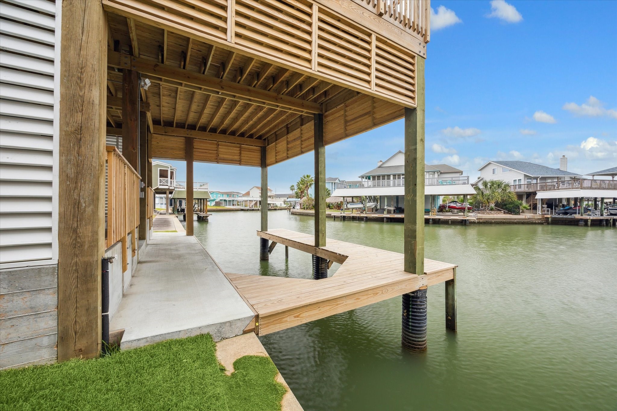 230 Bora Bora Drive, Tiki Island, TX 77554