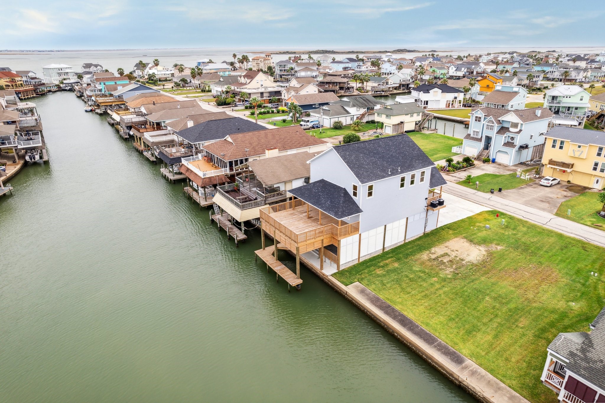 230 Bora Bora Drive, Tiki Island, TX 77554