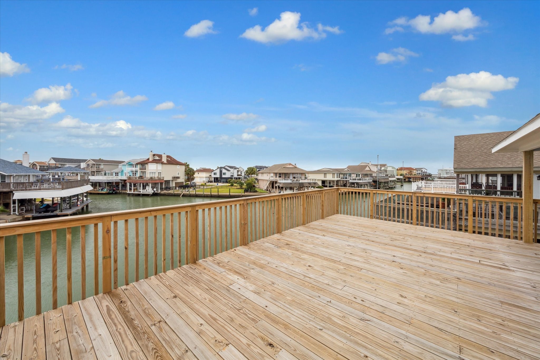 230 Bora Bora Drive, Tiki Island, TX 77554