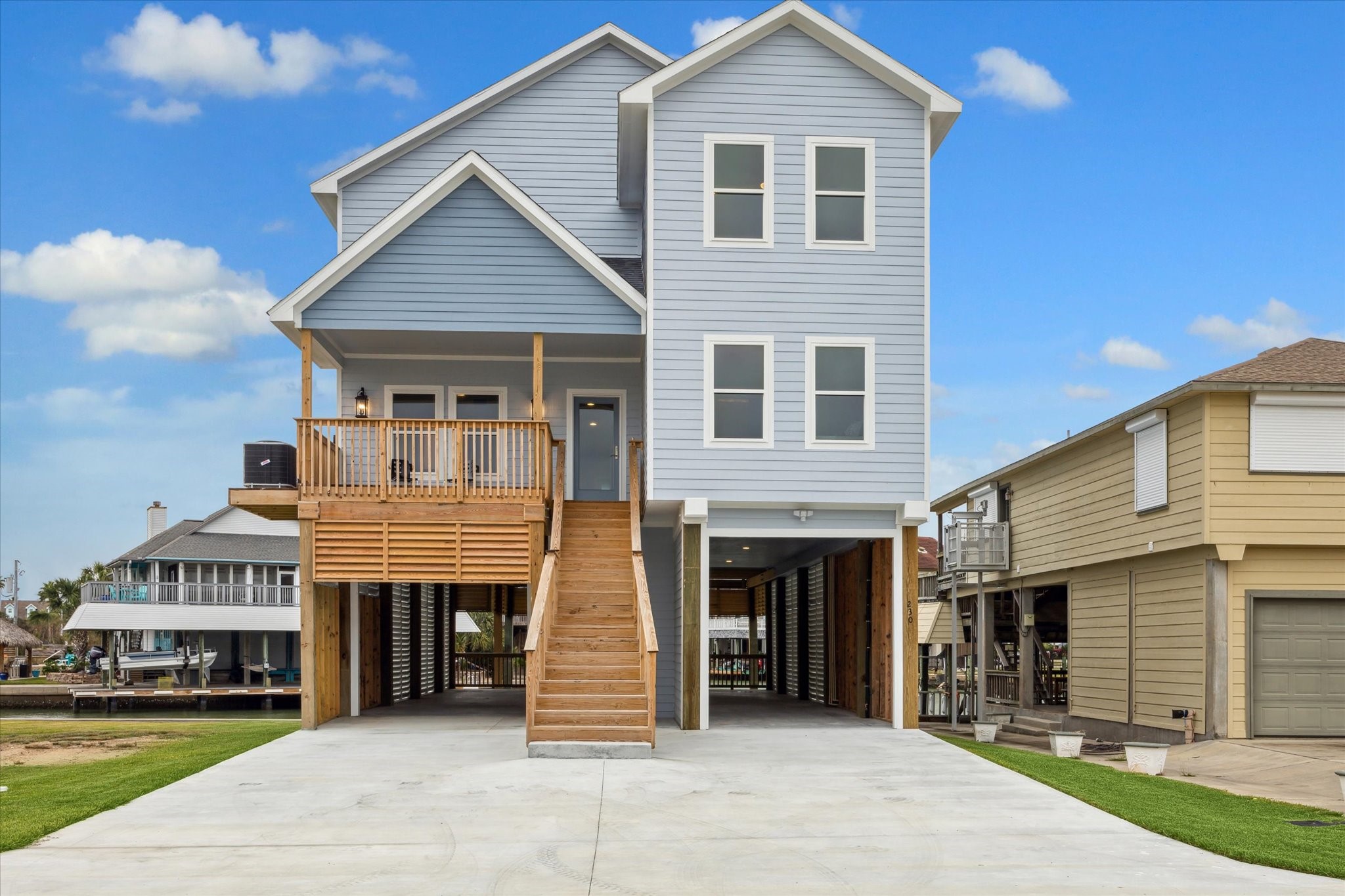 230 Bora Bora Drive, Tiki Island, TX 77554